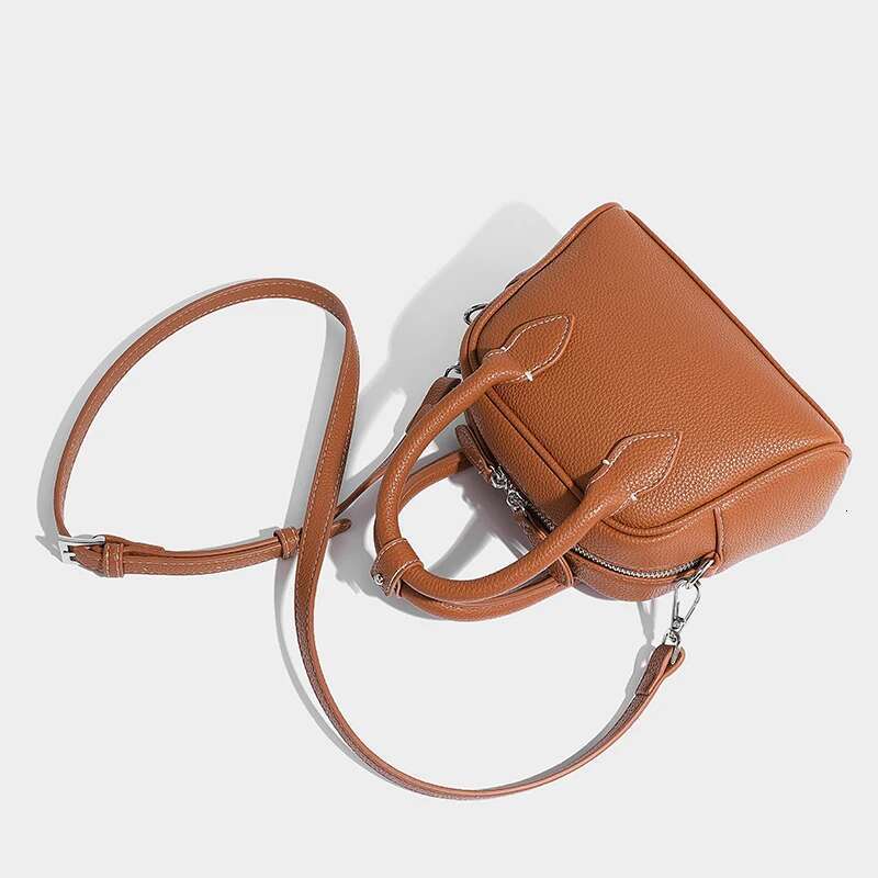 Boston Messenger Bags For Women Designer Handbag And Purse 2024 New In Fashion Simple Rivet Decoration Shoulder Crossbody