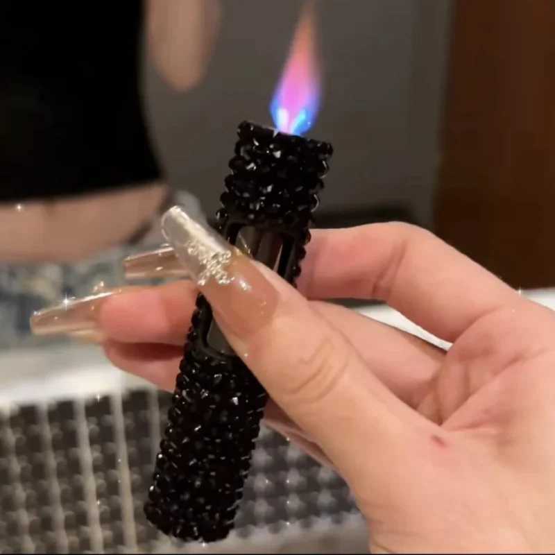 Portable Luxury Diamond Inlaid Inflatable Lighter Mini Metal Windproof Jet Pink Flame Outdoor Lighter for Women Smoking GiftT250224