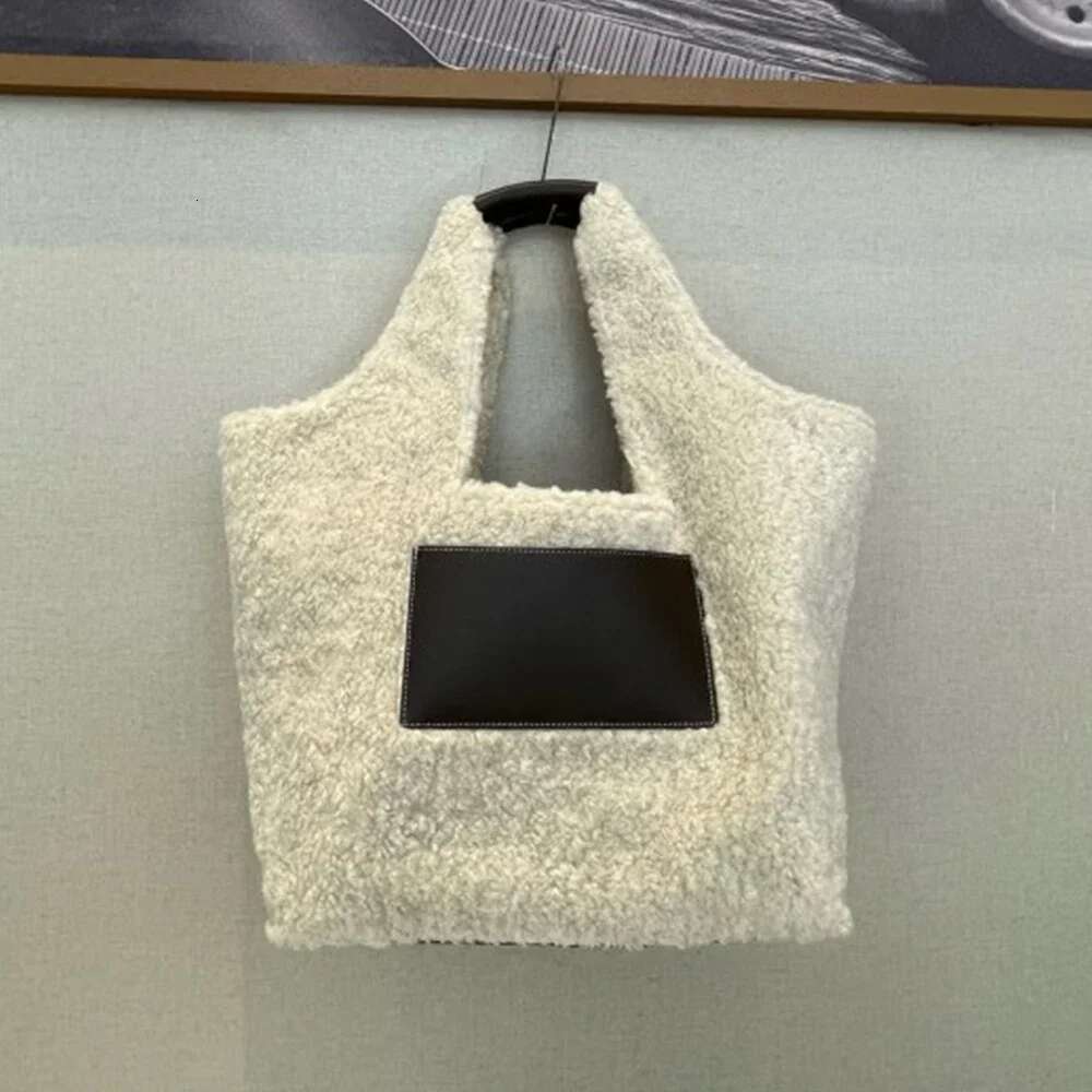 Lambswool Tote Large Capacity Shoulder Bag Plush Designer Handbags High Quality Bucket Bags For Women 2025 New