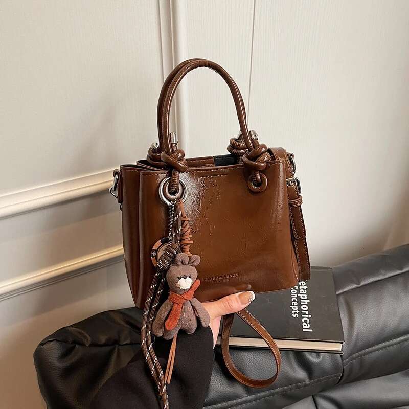 2025 New Fashion Women's Leather Handbag Retro Handbag Solid Bucket Designer Women's Single Shoulder Crossbody Bag2