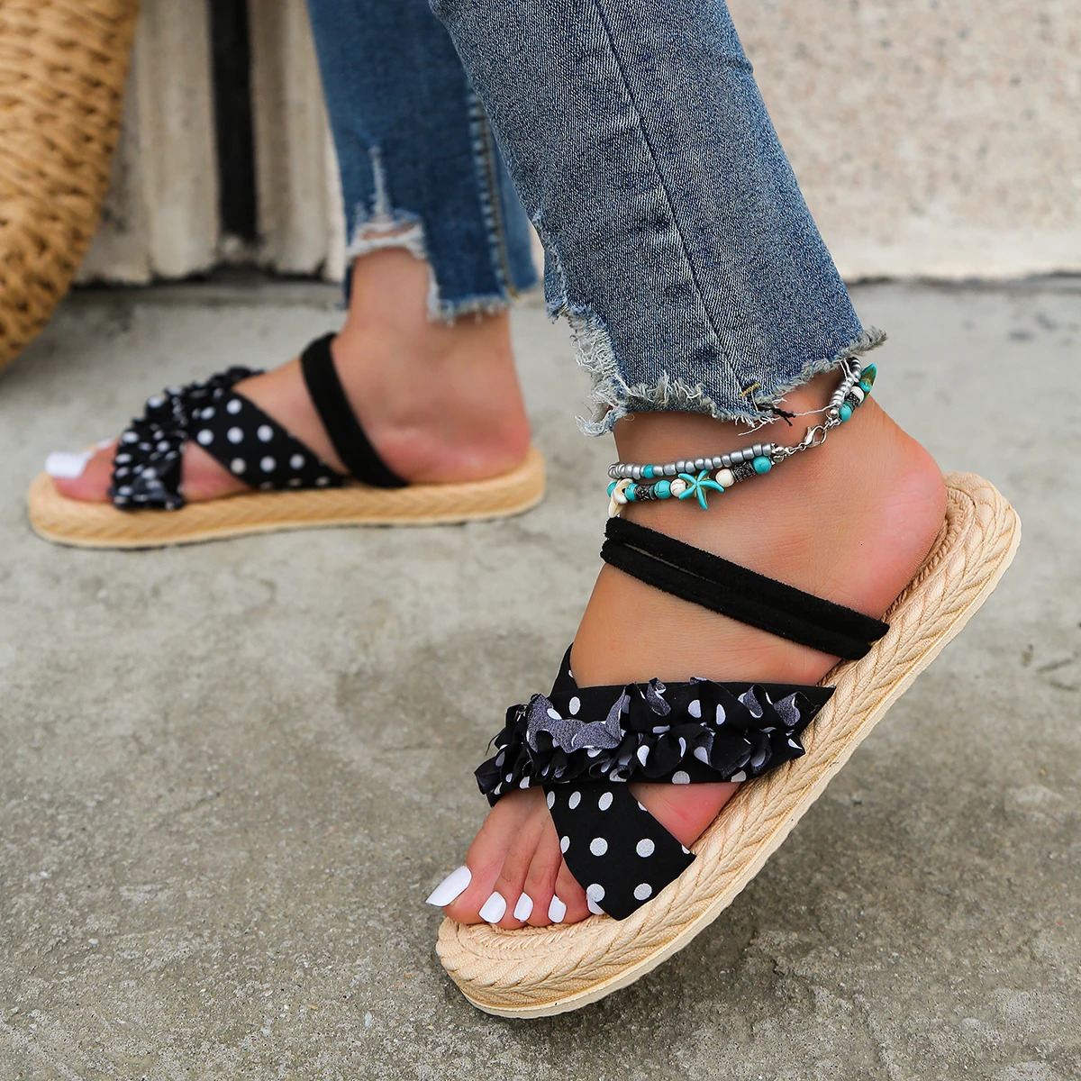 Womens fashion trend anti slip and wearresistant lace strap flat heel sandals 250218