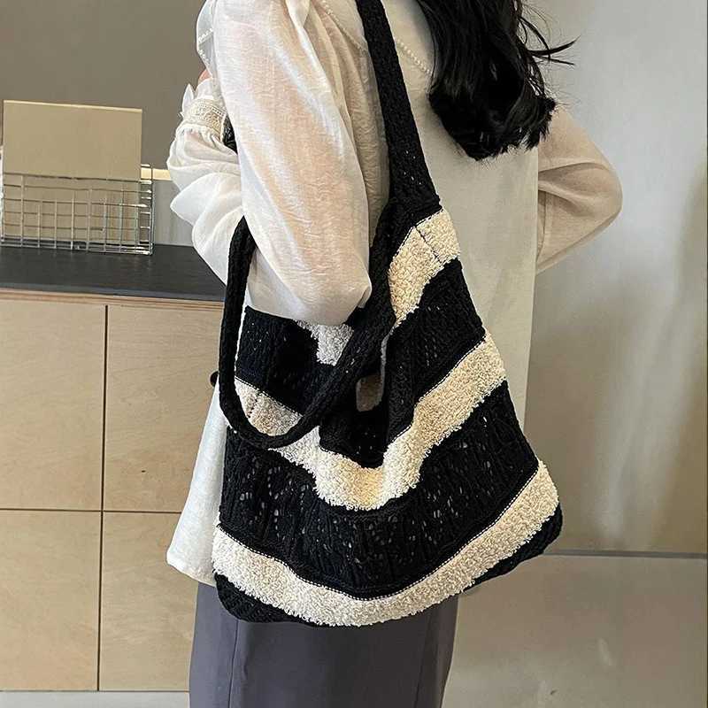 Women's New Fashion Large Capacity Knitted One Shoulder Tote Bag Knitted Hollow Out Design Casual Versatile Knitted Underarm Bag