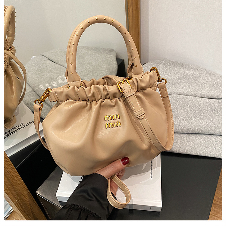 hot Free shipping 2025 designer Shoulder tote Bags For womans handbag Fashionable casual flap armpit women crossbody Wrinkled bag