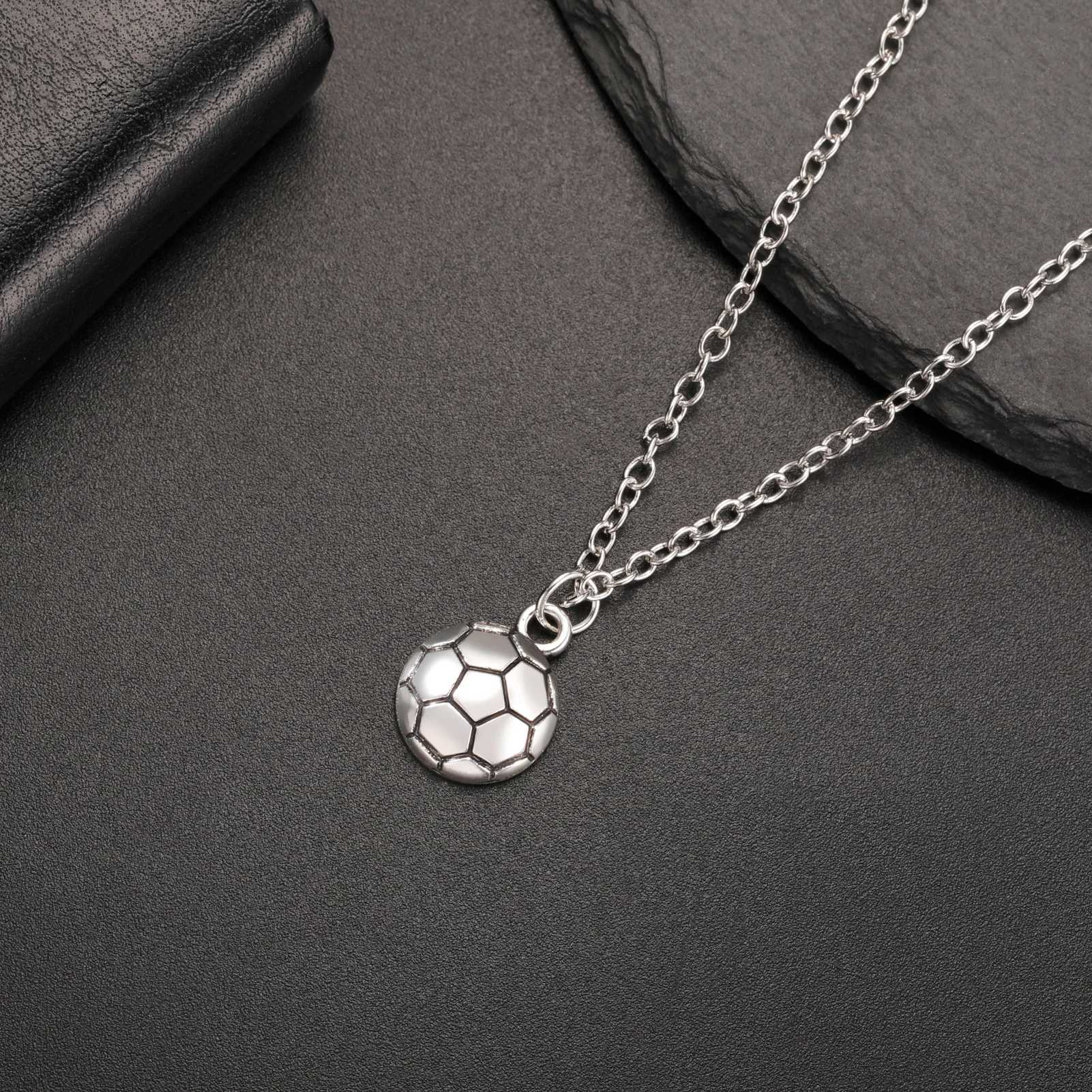 Silver stainless steel football pendant necklace suitable for neutral sports fans ball games jewelry team gifts complete set X250224