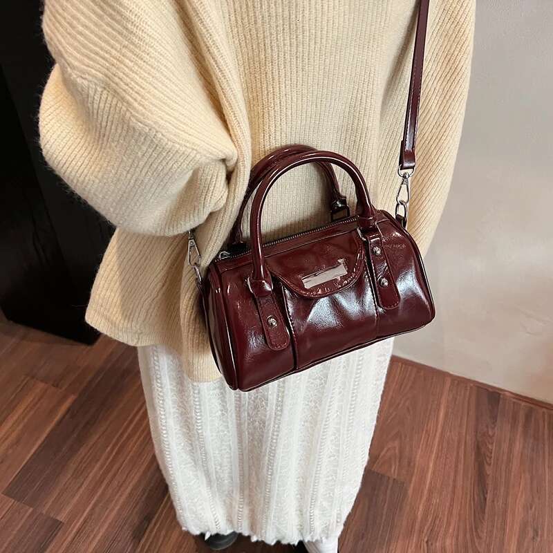 2025 New Women's Top Handle Bright PU Leather Solid Color Shoulder Bag Latest Designer Handbag Trendy Shoulder Bag2