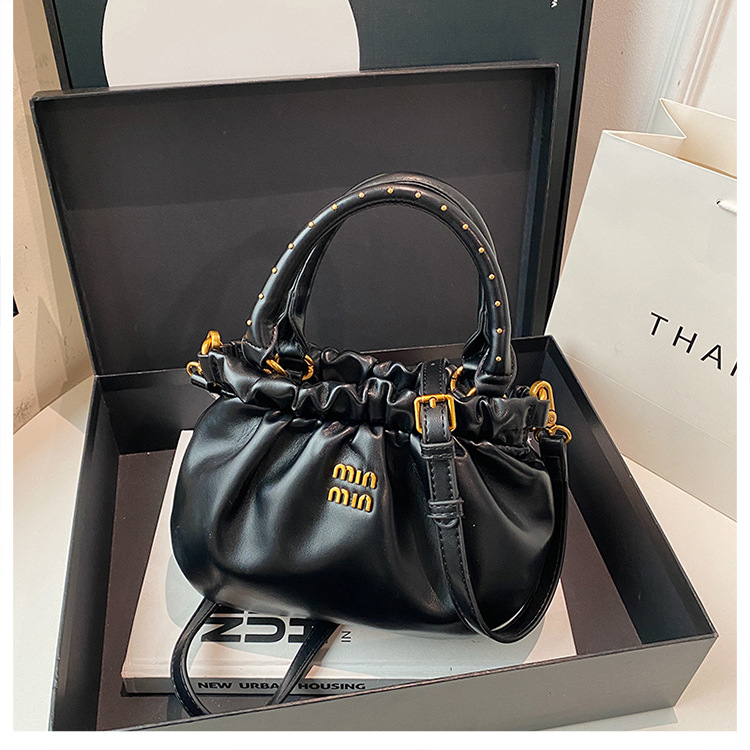 hot Free shipping 2025 designer Shoulder tote Bags For womans handbag Fashionable casual flap armpit women crossbody Wrinkled bag