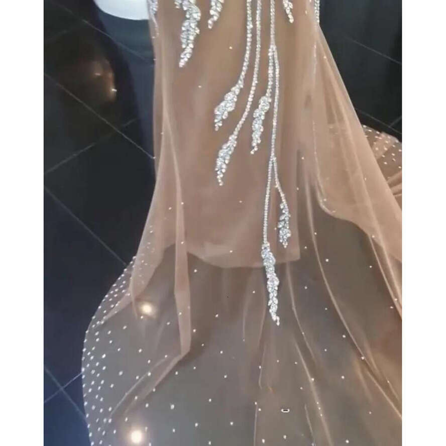 Urious Crystal Beads Wedding Dresses 2024 Mermaid Sleeveless Bridal Gowns Illusion Neck Champagne Robe De Mariage