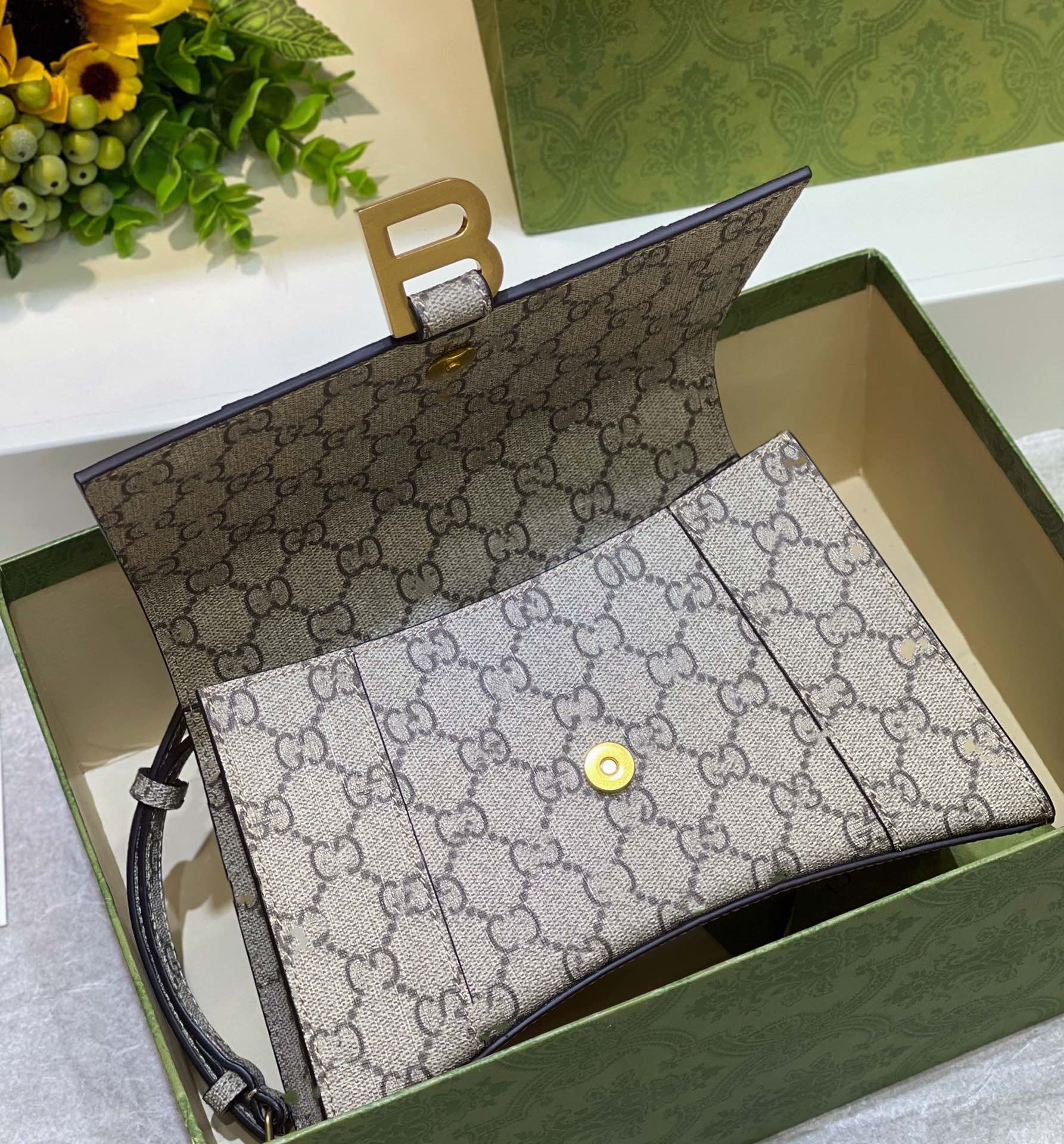 Designer bag fashionable luxury handbag shoulder bag underarm bag series sweet and versatile essential women's wallet for going out on the street