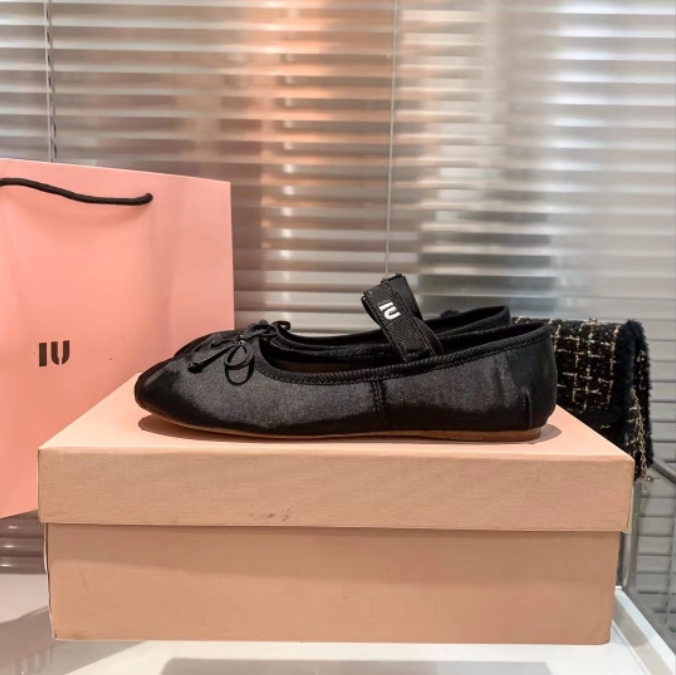 Ballet flat shoes Designer Professional Dance Shoes Satin ballerinas Platform Bowknot Shallow Mouth Single Shoe flat sandals women Loafers Black Blue Size Eur 34-41