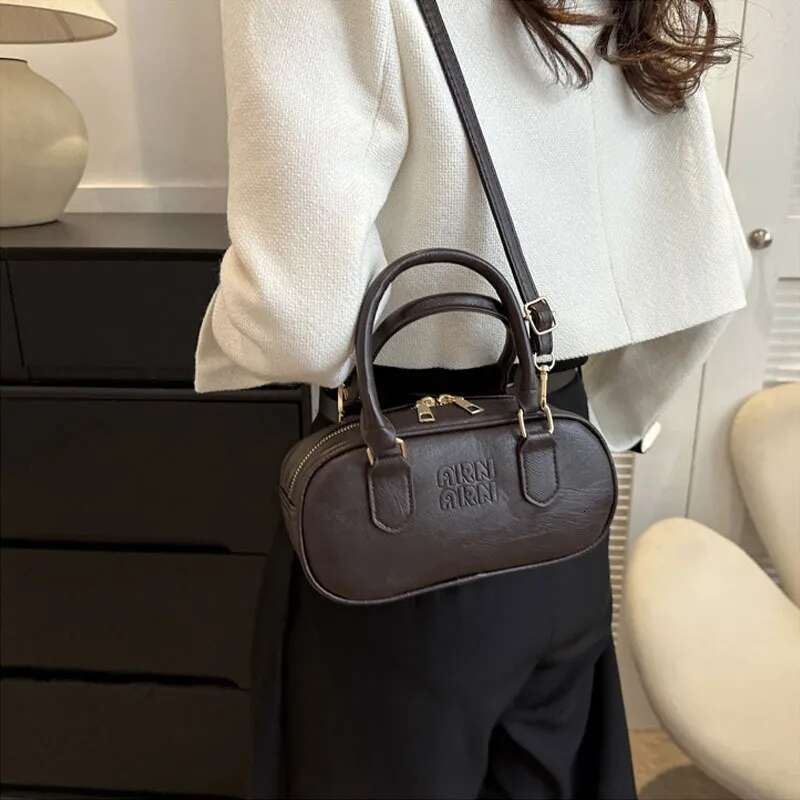 New leisure Handbag Retro Fashion Leather Casual Commuter Pure High Color Designer trend Trendy Shoulder Bag