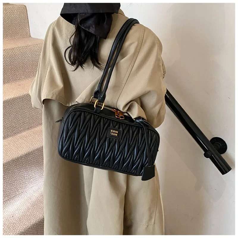 The new elegant and luxurious sheepskin medium sized bow designer handbag is suitable trend for women s daily use leisure and perfectly matched