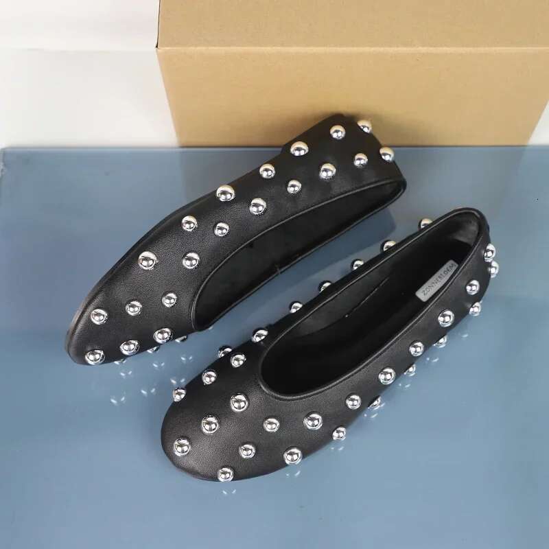 Designer Spring Women's Casual Shoes Black Rivet Soft Leather Vintage Comfortable Shallow Outside Slip On Ladies Ballet Flats