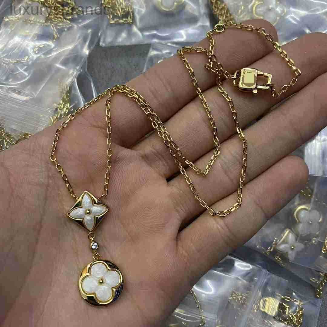 Womens Necklace Designer Luxury Pendant Diamonds Necklaces Fashion For Women Mens Gold Silver Necklace Unisex Couple Jewelry VN-008