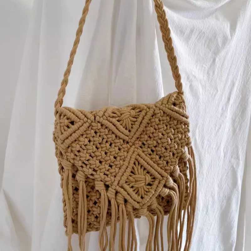Fashion Casual Straw Bag Hollow Tassel Beach Bag Flip Hand Woven Bag Cotton Rope Shoulder Bag Crossbody