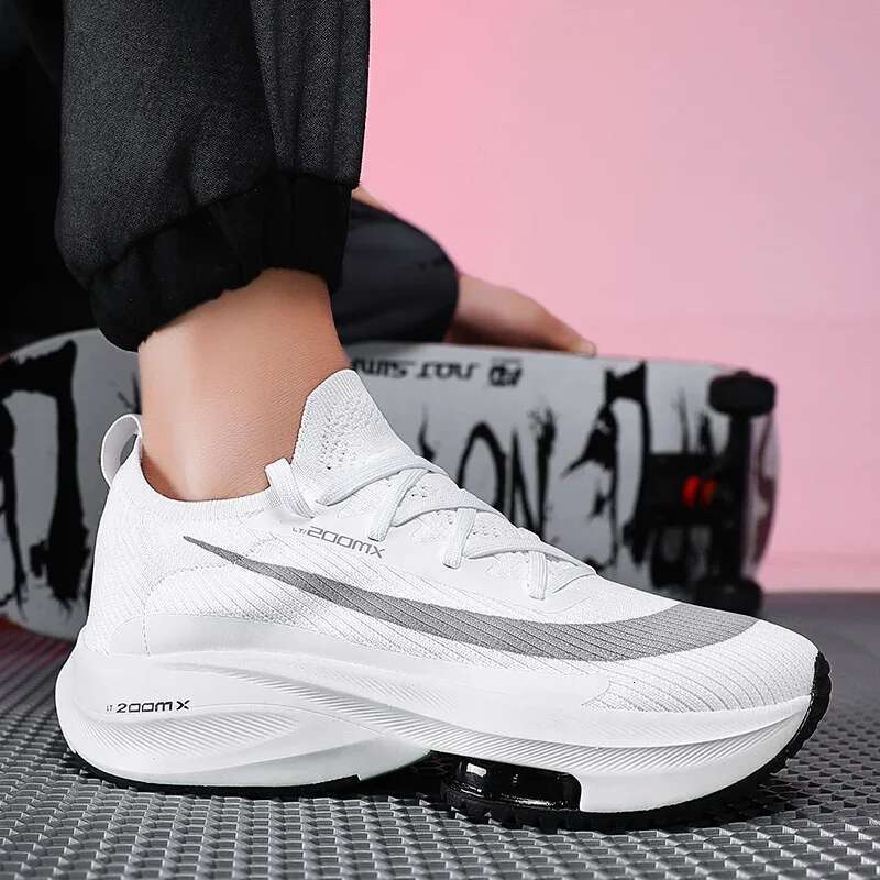 Men's Marathon Runners: Full-Length Air Cush ioned Shoes with Lightweight Breathable M esh