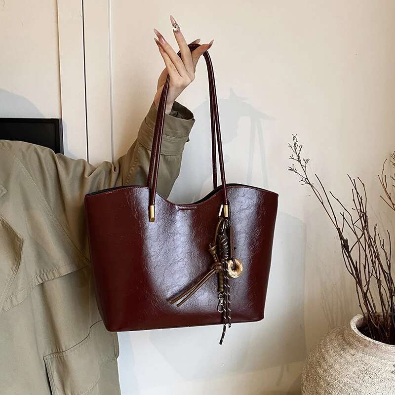 New Bright PU Leather Large Handbag Set for Women IN Solid Color Shoulder Bag with Hanging Retro Large leisure trend Capacity Shopping Handbag Trendy 