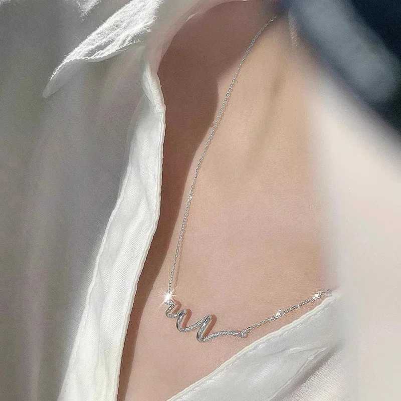 Huitan Fashion Exquisite Wave Pendant Necklace Suitable for Text Simple Fashion Necklace Accessories Suitable for Engagement Charm Daily Jewelry X2502