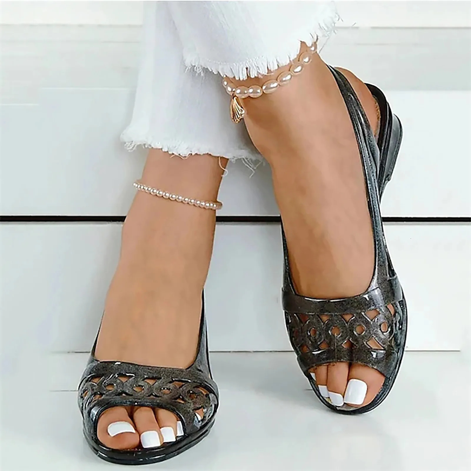 2024 Sexy Fashion Womens Sandals Sandals Women Teen Slippers For Girls Beach Sandals Girls Sandals Shoes 250218