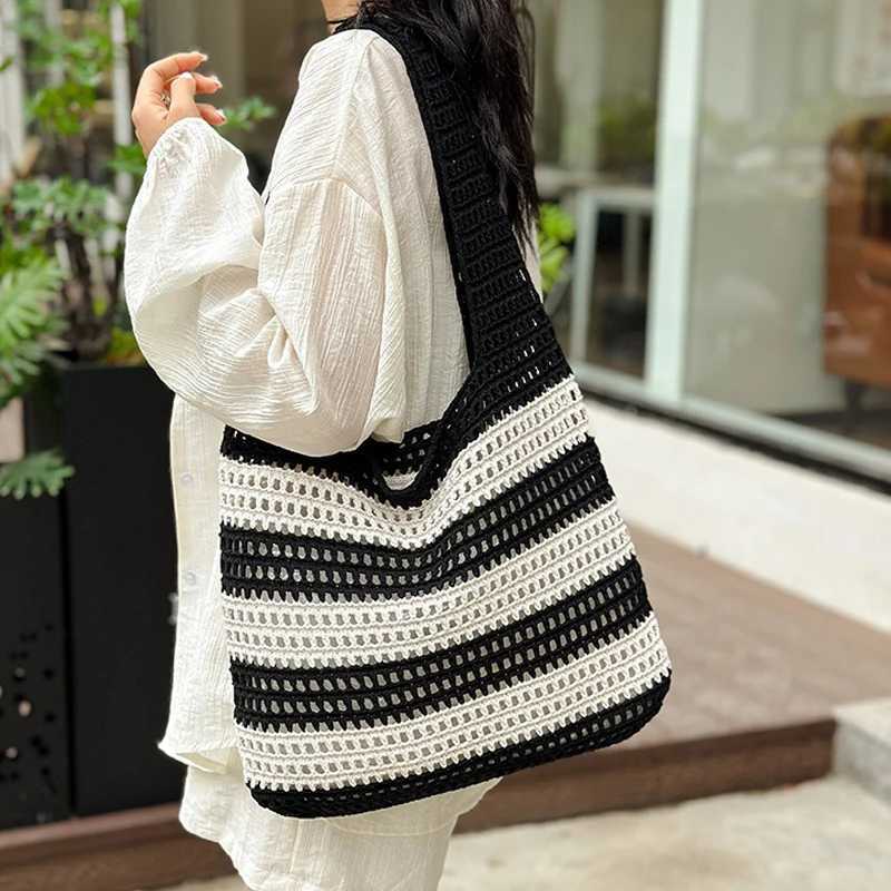 Women Aesthetic Shoulder Bag Contrast Color Knitted Tote Handbag Hollow Out Knitting Stripe Handbag Woven Bag for Female