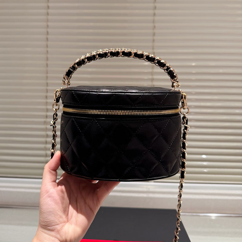 Portable Ladies Designer Vanity Oval Box Makeup Bag with Metal Chain Handle Gold Zipper Quilted Leather Diamond Lattice Shoulder Cosmetic Cases Purse Tote 18x12cm
