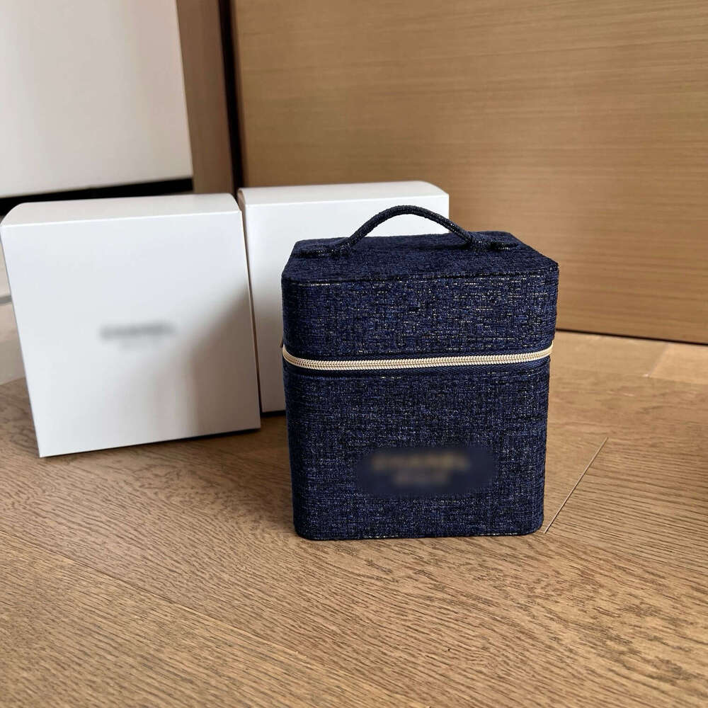 Designer Makeup BagThe latest Christmas handbag Chain Bag Cosmetic storage Bags Tote limited blue and white gold series gift makeup bag 7A
