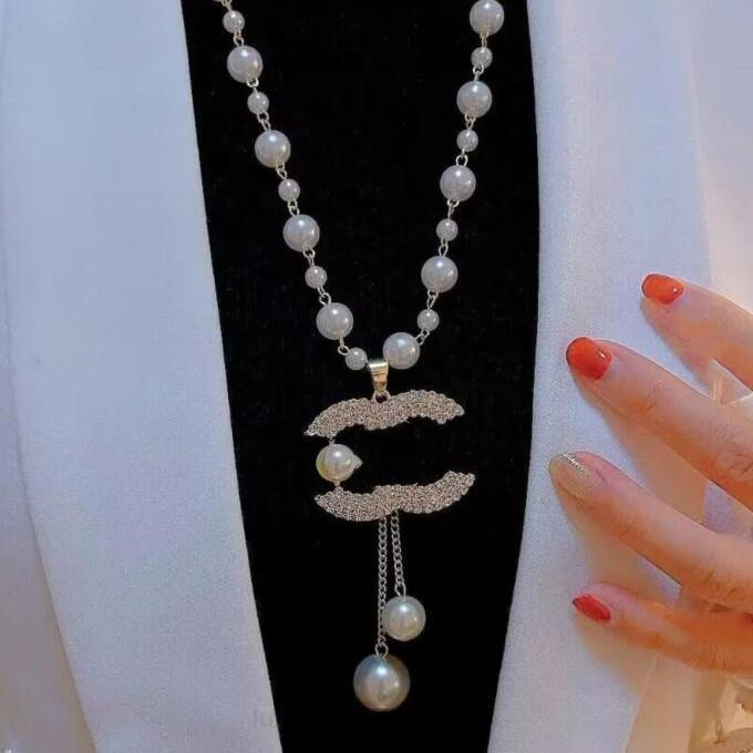 2025 New womens Designer Necklace Pendant Luxury High Quality Pearl Necklace Temperament girl alloy jewelry collar Wholesale of Paris brand fashion Pendants