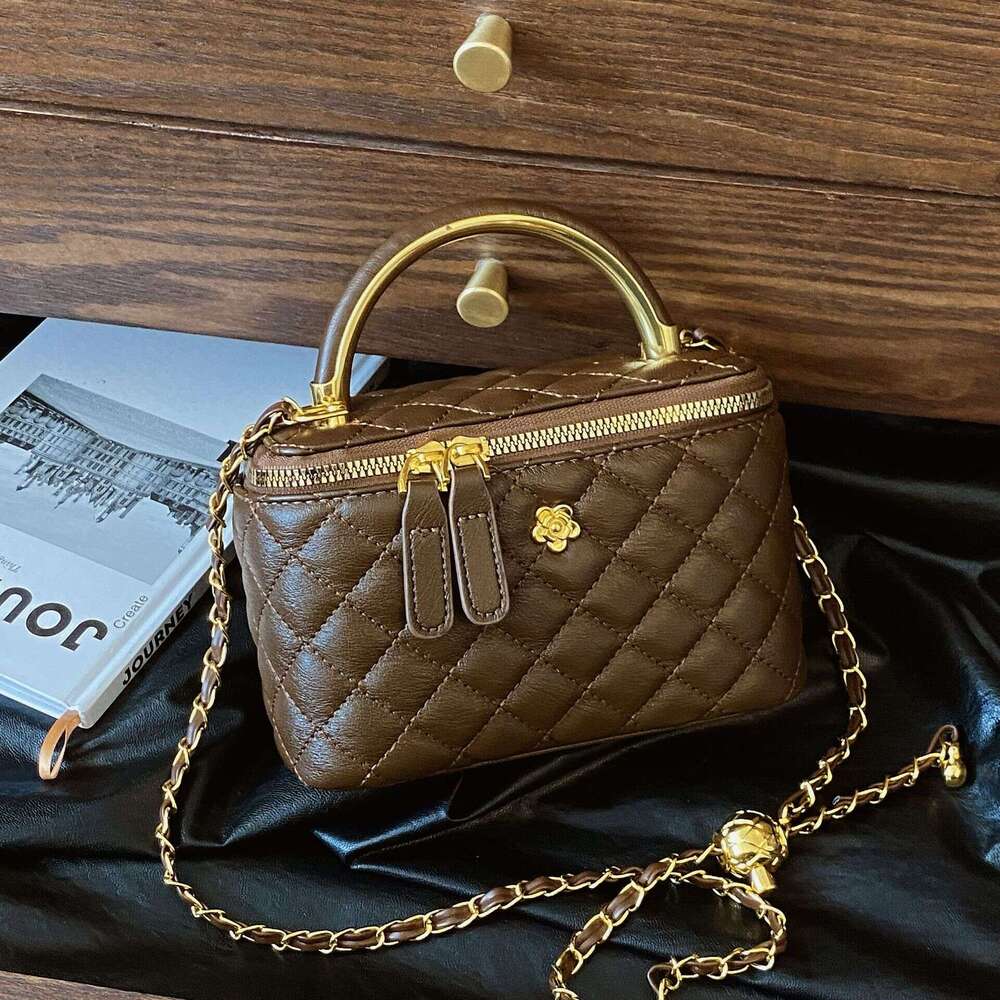 Handheld Fashion Bucket for Women 2025 New Small Fragrant Style Ling Grid Chain Shoulder Versatile Crossbody Bag