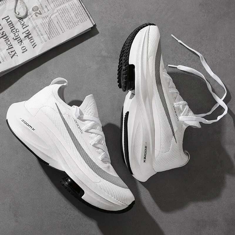 Men's Marathon Runners: Full-Length Air Cush ioned Shoes with Lightweight Breathable M esh