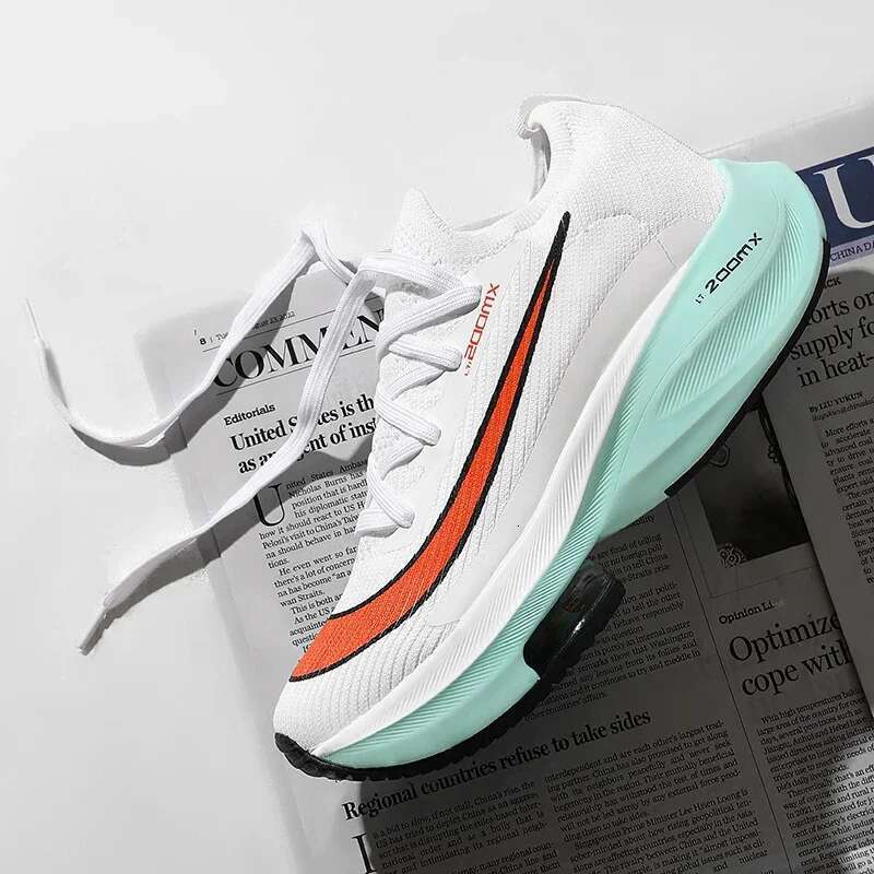 Men's Marathon Runners: Full-Length Air Cush ioned Shoes with Lightweight Breathable M esh