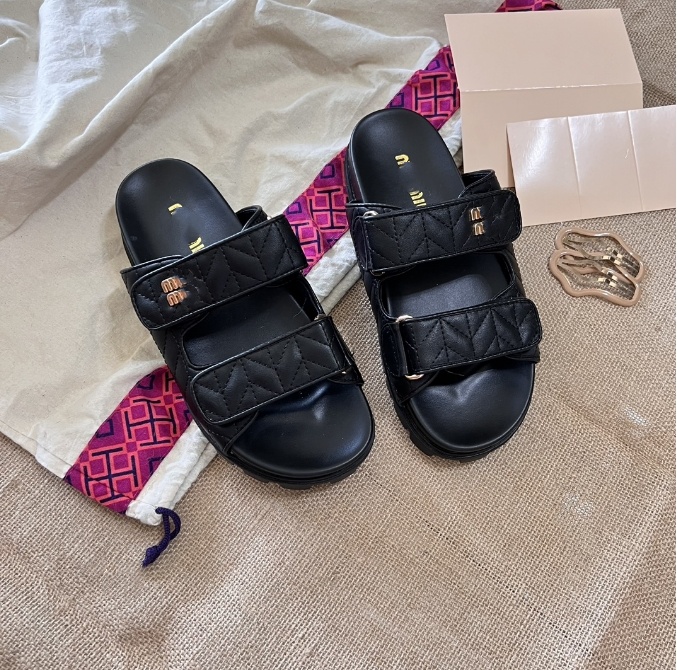 Designer slippers Sandals Famous Women Slides Sandale Flat Slipper Sliders Shoes Bottom Flip Flops Summer Casual Leather Beach Sandal size 35-42