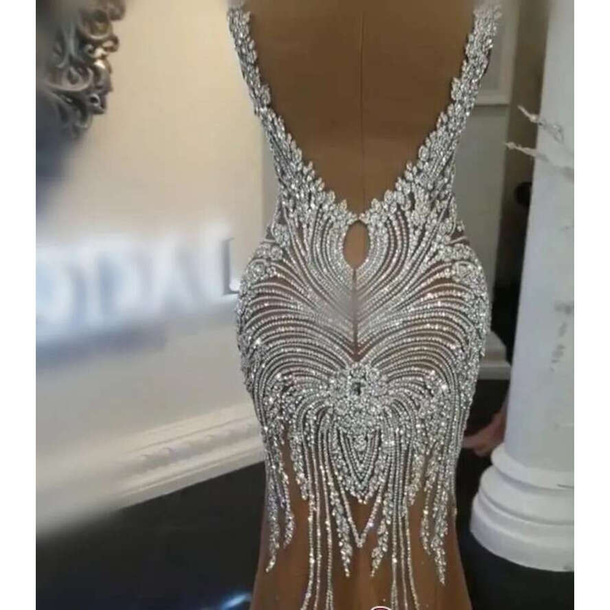 Urious Crystal Beads Wedding Dresses 2024 Mermaid Sleeveless Bridal Gowns Illusion Neck Champagne Robe De Mariage