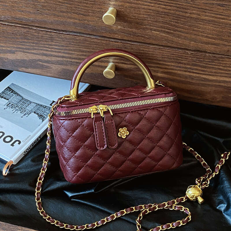 Handheld Fashion Bucket for Women 2025 New Small Fragrant Style Ling Grid Chain Shoulder Versatile Crossbody Bag