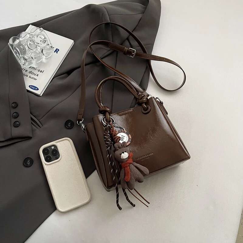 2025 New Fashion Women's Leather Handbag Retro Handbag Solid Bucket Designer Women's Single Shoulder Crossbody Bag2