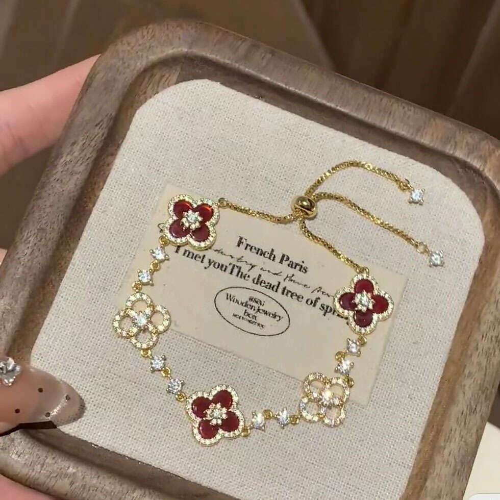 New antique style red agate four leaf clover for women, pink, mother of pearl, five wers, light , high-end feeg, niche and versatile bracelet