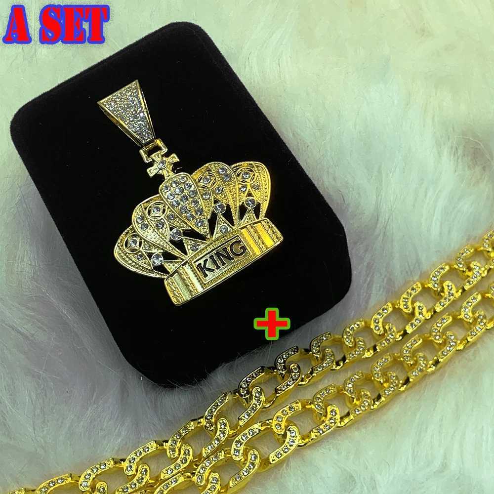 Hip hop fashion Cuban necklace paired with exquisite crown pendant diamond inlay luxurious gold-plated youthf decoration X250224