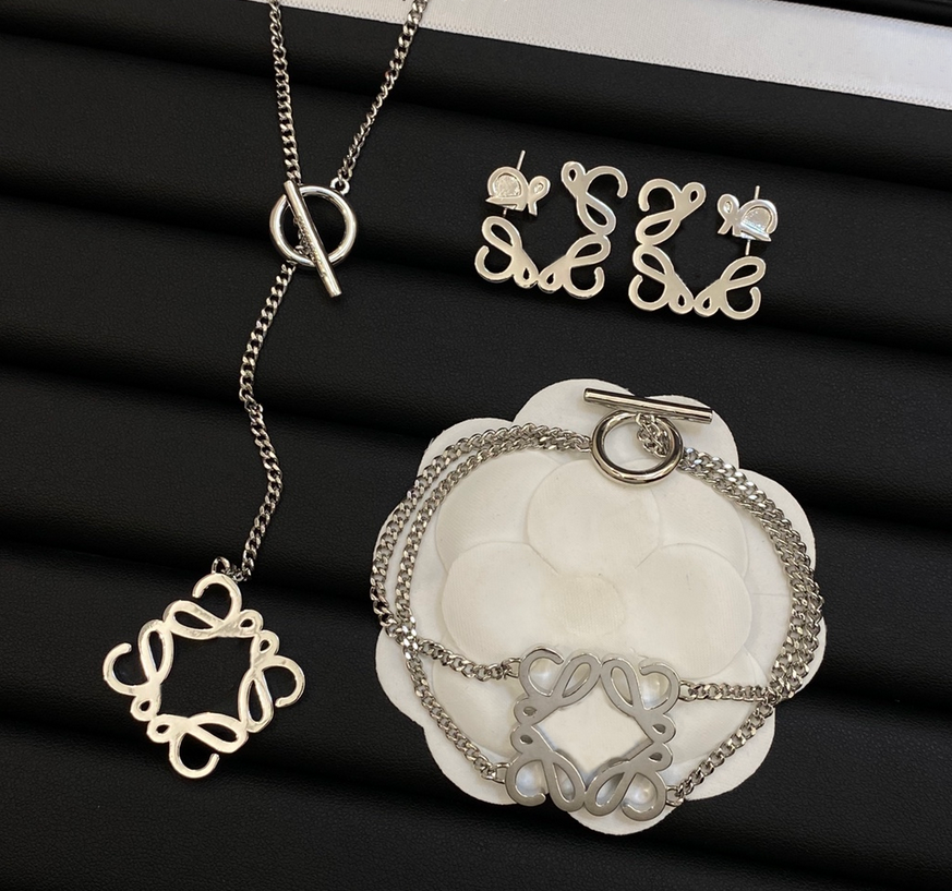 Simple Popular Designer Necklaces Chain Bracelet Exquisite Jewelry Sets Silver Plated Stud Earring Ring for Women Wedding Party Jewelry Gift