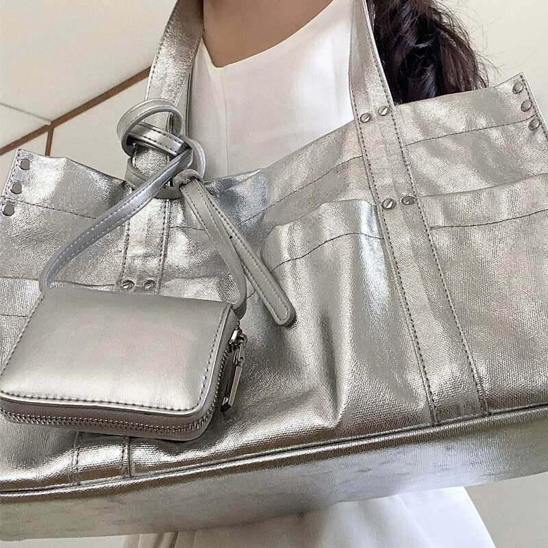 Korean Casual Tote Bags For Women Designer Handbags Purses 2024 New In PU Oil Wax Leather Rivet Multiple Pockets Shoulder