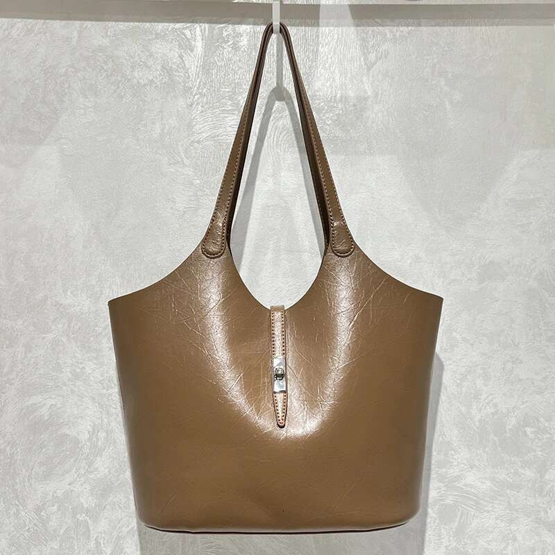 Classic Tote Bags For Women Designer Handbags Purse 2023 New PU Oil Wax Leather Lock Closure Decoration Underarm Shoulder