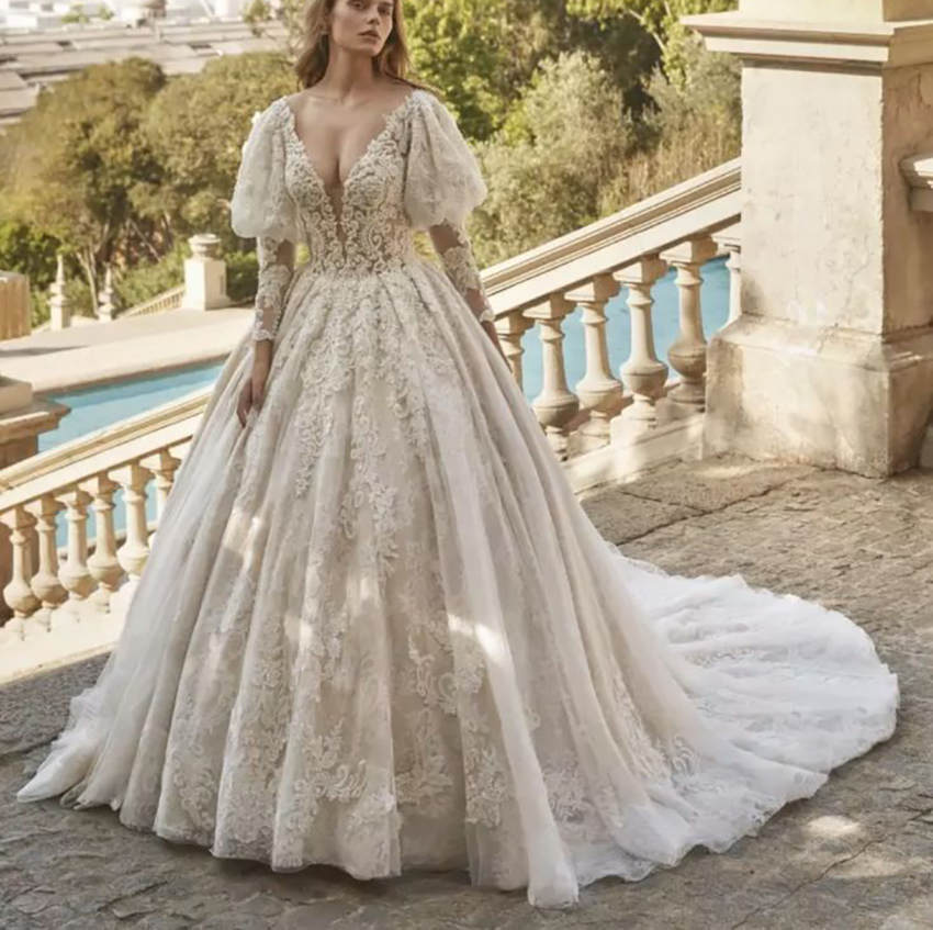 Graceful Ball Gown Wedding Dresses V-Neck Lace Crystal 3D Floral Appliques Beaded Sweep Floor Court Gown Customized Bridal Gown Vestidos De Novia