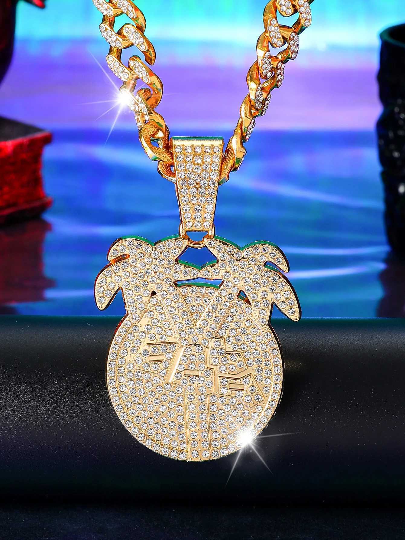 Summer Fashionable Zinc Alloy Round Shaped cocoanut tree Pendant NecklaceSuitable For Mens Daily Use Festive Jewelry X250224