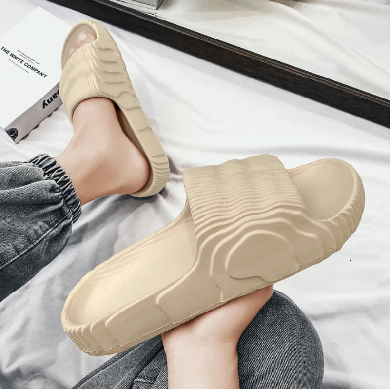 Soft Home Slippers Couple Summer Indoor Skid Proof Bathroom Slippers Sandals el Solid Color Men Women Flip Flops Flat Shoes250225