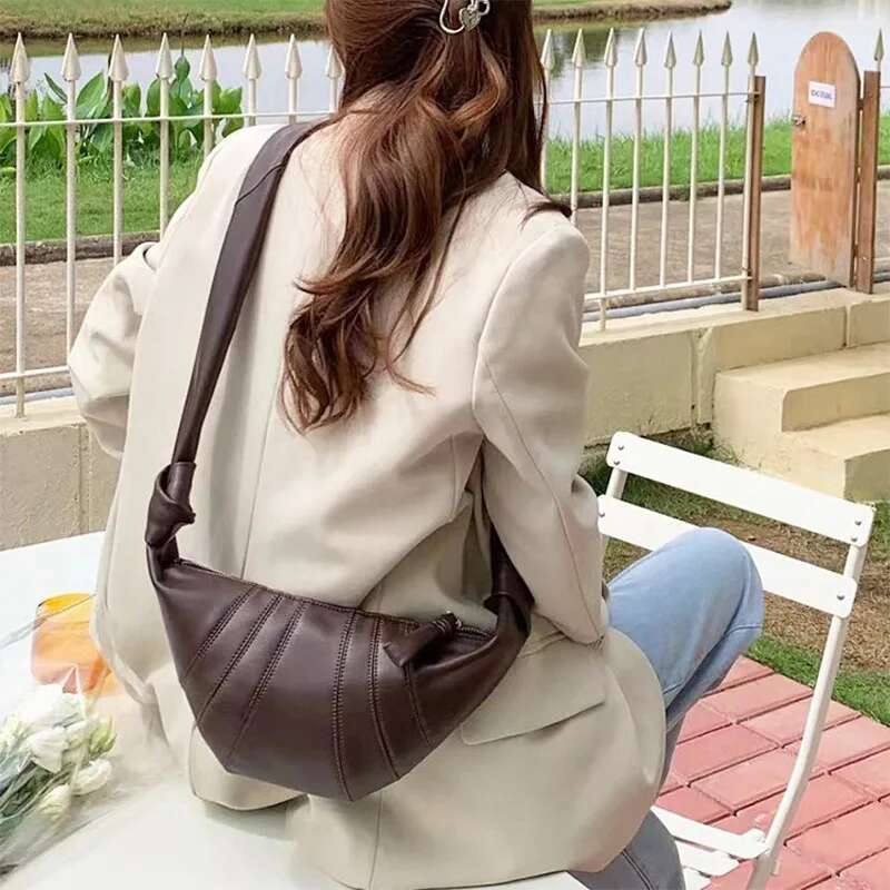Leather Dumpg Bag Croissants Fashion Diagonal Popular Soft Chest Bags Large Capacity