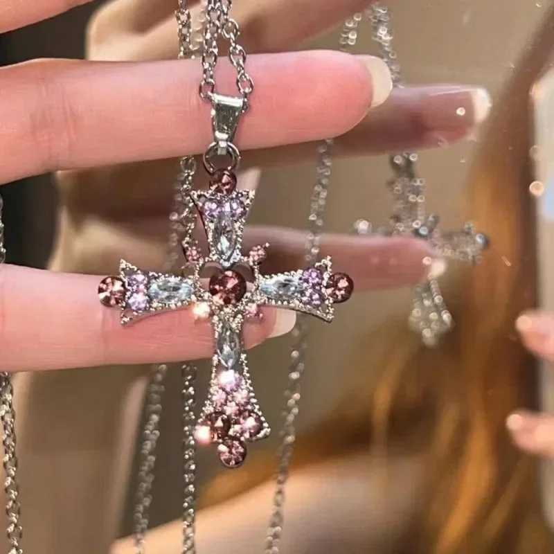 Crystal cross pendant necklace suitable for girls sparkling sweet chains punk parties fashionable pendants Y2K jewelry accessories X250224