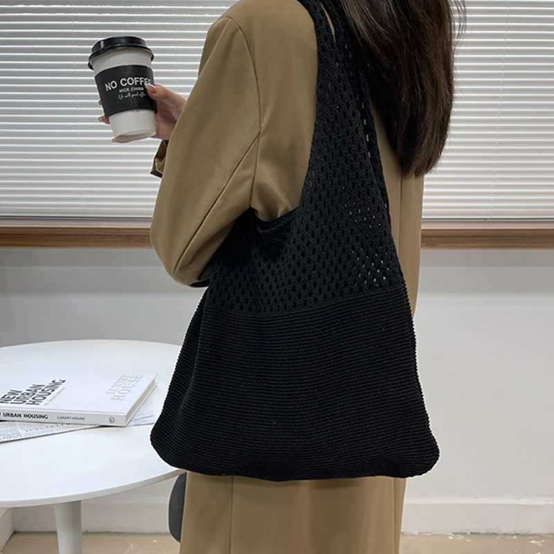 Wool Hollow Out Women Totes Fashion Shoulder Handbag and Purse GIlrs Armpit Bag Large Capacity Top-handle Bag Portable Purse