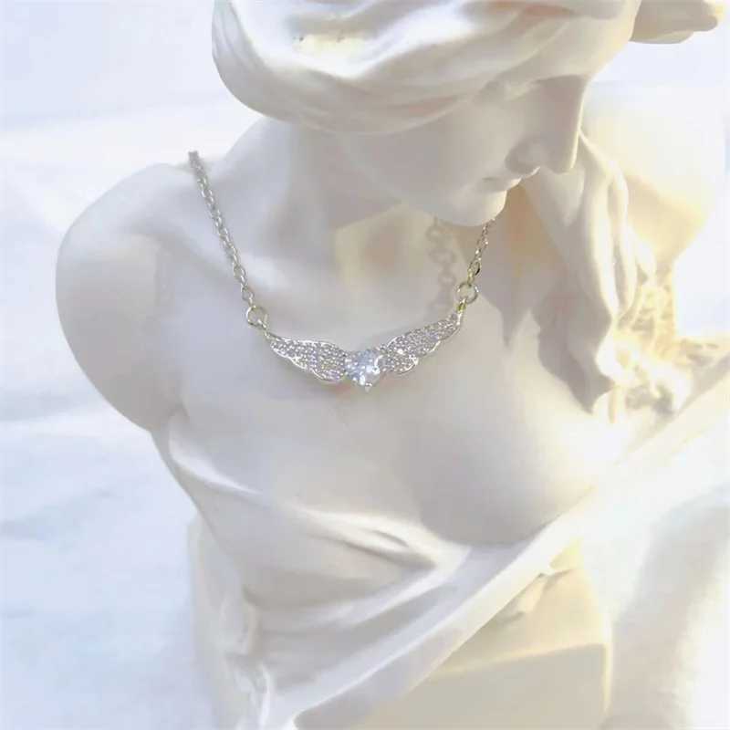 Fashion White Rantic Shape Lucky Angel Wings Necklace Classic Personality Design Stainless Steel Clavicle Chain Pendant X250224