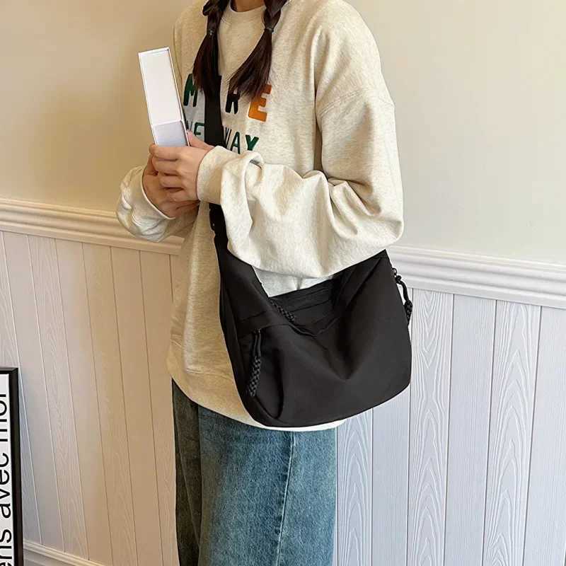 Leisure Oxford Clothing Womens Bag 2023 New Campus Sports Solid Color Commuter Single Shoulder Cross Body Womens Bag Z250225