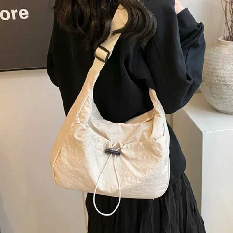 New Niche Design Nylon Shoulder Bag Fashionable Solid Color Pleated Crossbody Bag Casual Versatile Classroom Commuting SaddleBag Z250225