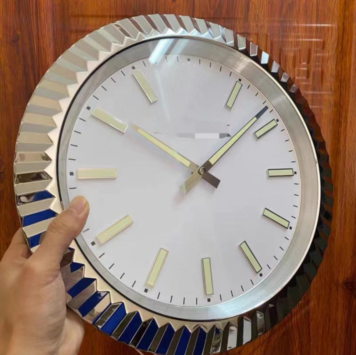 Metal Shape Clock Glowing Features with Silent nism Art Watch Clocks hd8898