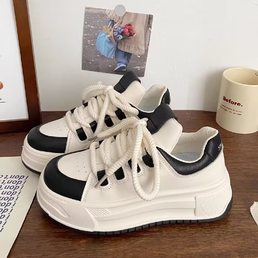 Small white shoes female 2025s spring new thick sole increased Sneaker Match with skirt explosion sports casual board shoes