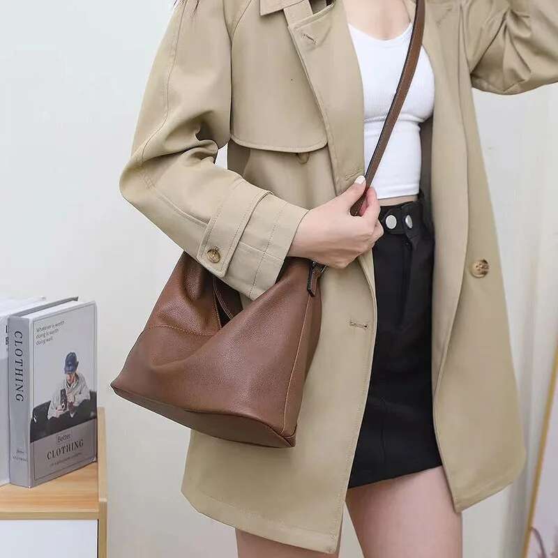 One Shoulder Autumn And Winter Fashion Casual Women's Handheld Temperament Textured Crossbody Bag